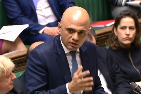 ¿Quién es el nuevo ministro del Interior británico hijo de inmigrantes?