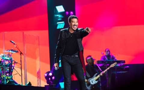 Lionel Richie es hospitalizado luego de dar un concierto. Permanece en la UCI ¿Qué le pasó?