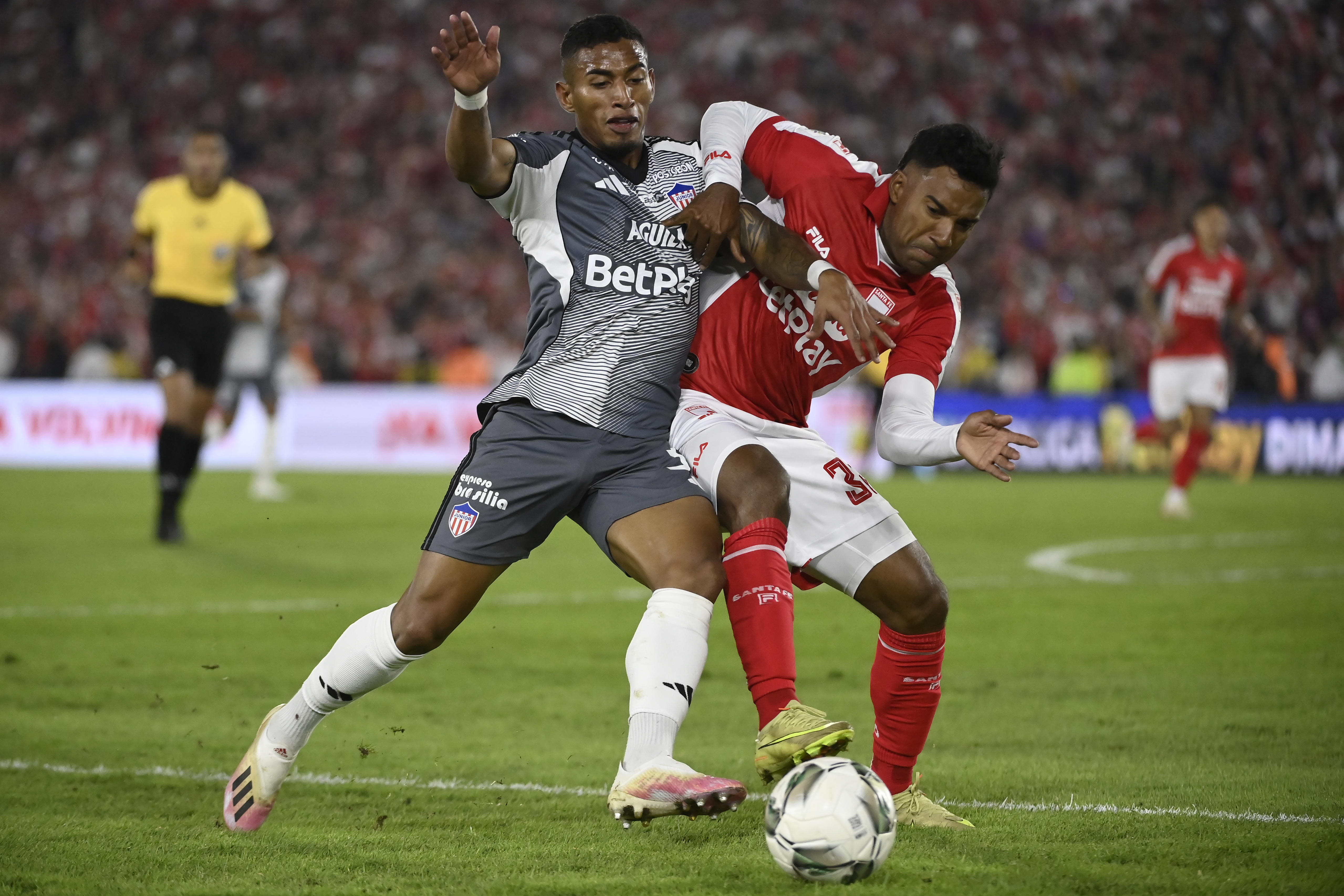 Partido Santa Fe vs Júnior, en el partido de vuelta por la final de la Superliga Betplay 2026, disputado en el estadio El Campín.