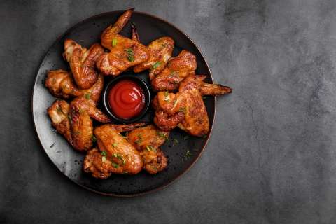 Alitas jugosas en “air fryer”, una receta para preparar en 25 minutos