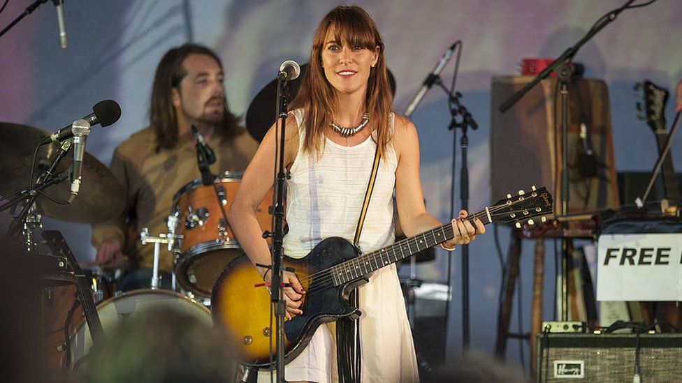 Feist no actuará con Arcade Fire por señalamientos de abuso sexual