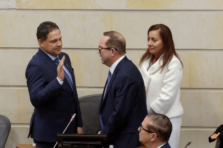 Honorio Henríquez es el presidente de Senado: primera derrota de De la Espriella en Congreso