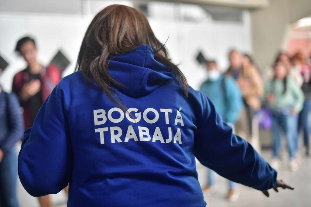 Feria de empleo organizada por la Secretaría Distrital de Desarrollo Económico realizada en el Palacio de los Deportes, la cual busca ofrecer más de 3.000 puestos de trabajo en el sector de la construcción y movilidad.