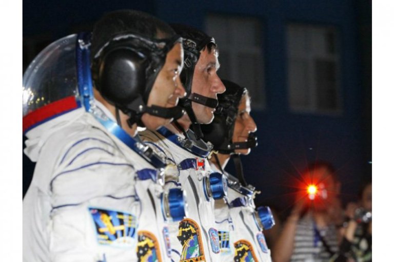Agencia Espacial Europea busca socios privados para explorar la Luna y Marte
