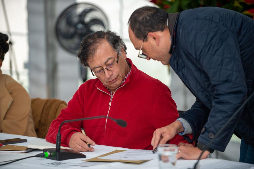 El presidente Gustavo Petro en la reunión de Hatogrande.