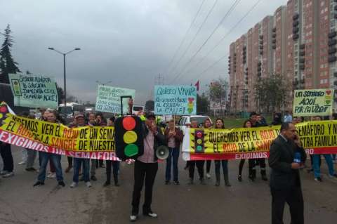 Habitantes de conjunto residencial en Fontibón realizan plantón y bloquean vía