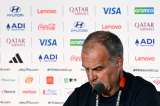 El loco en su laberinto: ¿qué pasa con Marcelo Bielsa y la selección de Uruguay?