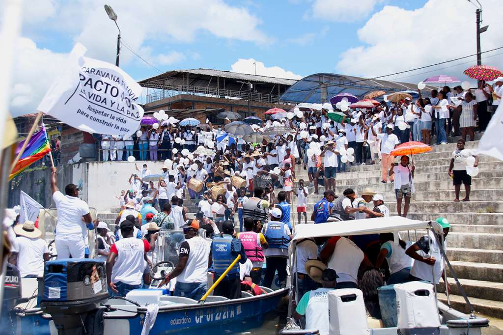 Los habitantes del municipio de Guapi Cauca, recibieron a la caravana fluvial humanitaria por la vida y la paz.