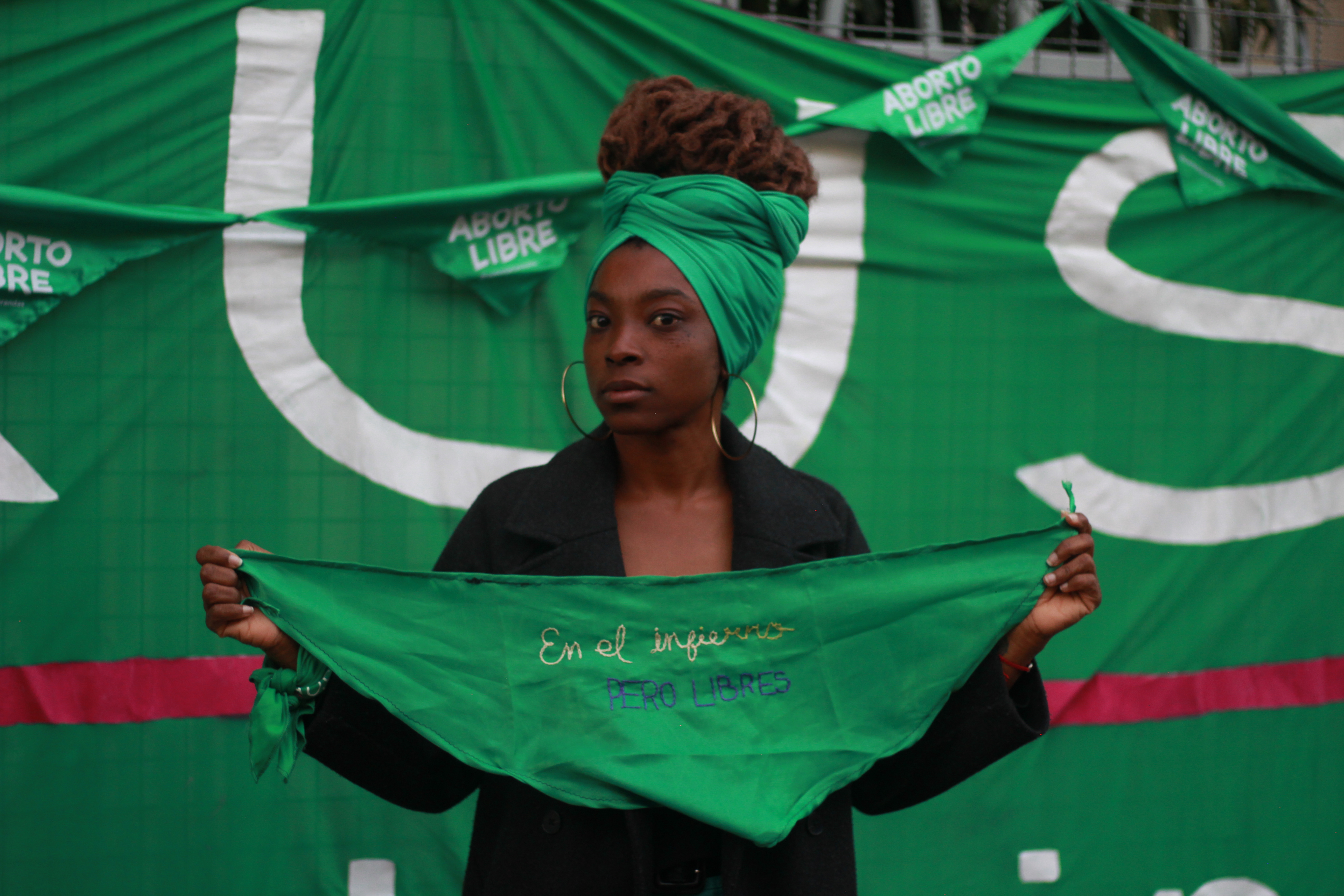 El pañuelo verde se convirtió en el símbolo de la lucha por el derecho al aborto en América Latina. Nació en Argentina.