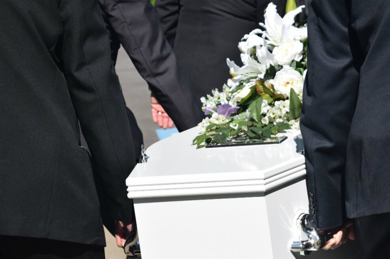 Multan con $294 millones a 24 funerarias por violar derechos de los consumidores