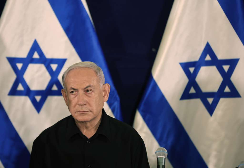 Tel Aviv (Israel), 28/10/2023.- Israel's Prime Minister Benjamin Netanyahu attends a press conference in The Kirya military base in Tel Aviv, Israel, 28 October 2023. EFE/EPA/ABIR SULTAN / POOL
