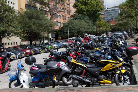 Vehículos embargados a la venta: rematarán más de 5.000 carros y motos de patios