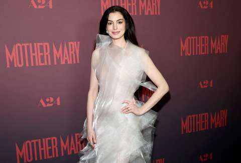 Anne Hathaway y su vestido hecho con organza transparente: ¿quién lo diseñó?