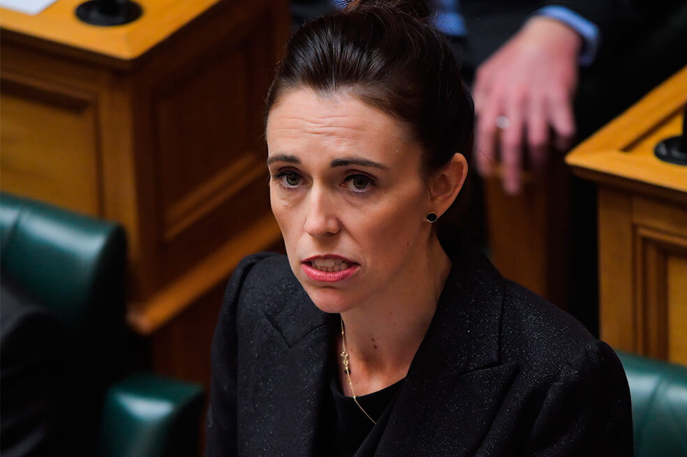 Jacinda Ardern, primera ministra de Nueva Zelanda, dijo que no juzgaba moralmente a su ministro, pero "no se comportó como ella esperaba". / AFP