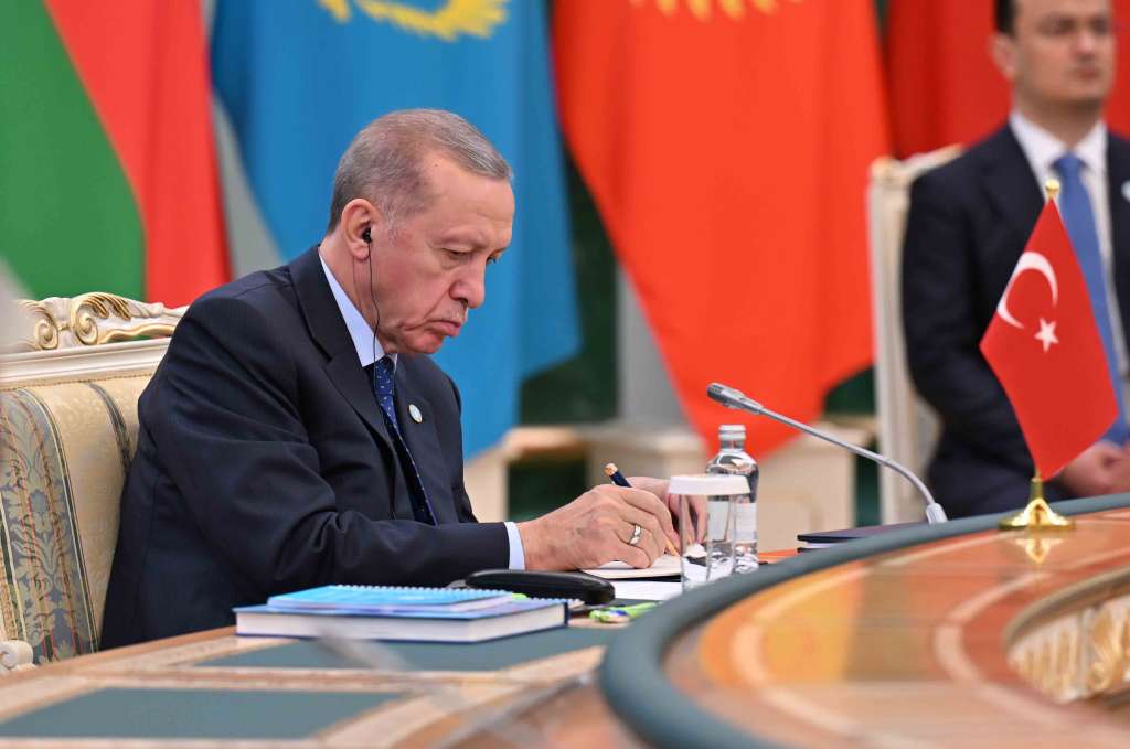 Astana (Kazakhstan), 03/11/2023.- A handout photo made available by Kazakhstan President Press Service shows Turkish President Recep Tayyip Erdogan attends the 10th Summit of OTS Heads of State Council in Astana, Kazakhstan, 03 November 2023. The leaders will discuss current issues on the states' agenda, adopt the Astana Act and the final declaration of the summit. It is planned to sign multilateral documents in the field of emergency situations, metrology, a joint action plan for the implementation of the OTS transport program, make personnel decisions in the organization and the Turkic Culture and Heritage Foundation, as well as a decision to declare February 6 the Day of Remembrance for Victims of Disasters and Solidarity within the OTS. (Kazajstán) EFE/EPA/KAZAKHSTAN PRESIDENT PRESS SERVICE/HANDOUT HANDOUT EDITORIAL USE ONLY/NO SALES HANDOUT EDITORIAL USE ONLY/NO SALES