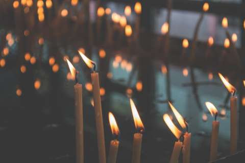 El día de velitas celebre cerca de su familia y lejos de la pólvora