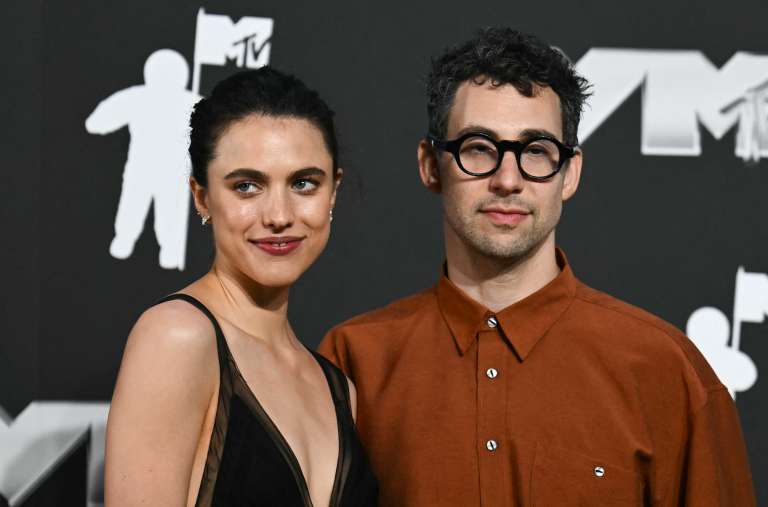 El músico y productor discográfico estadounidense Jack Antonoff y su esposa, la actriz Margaret Qualley,