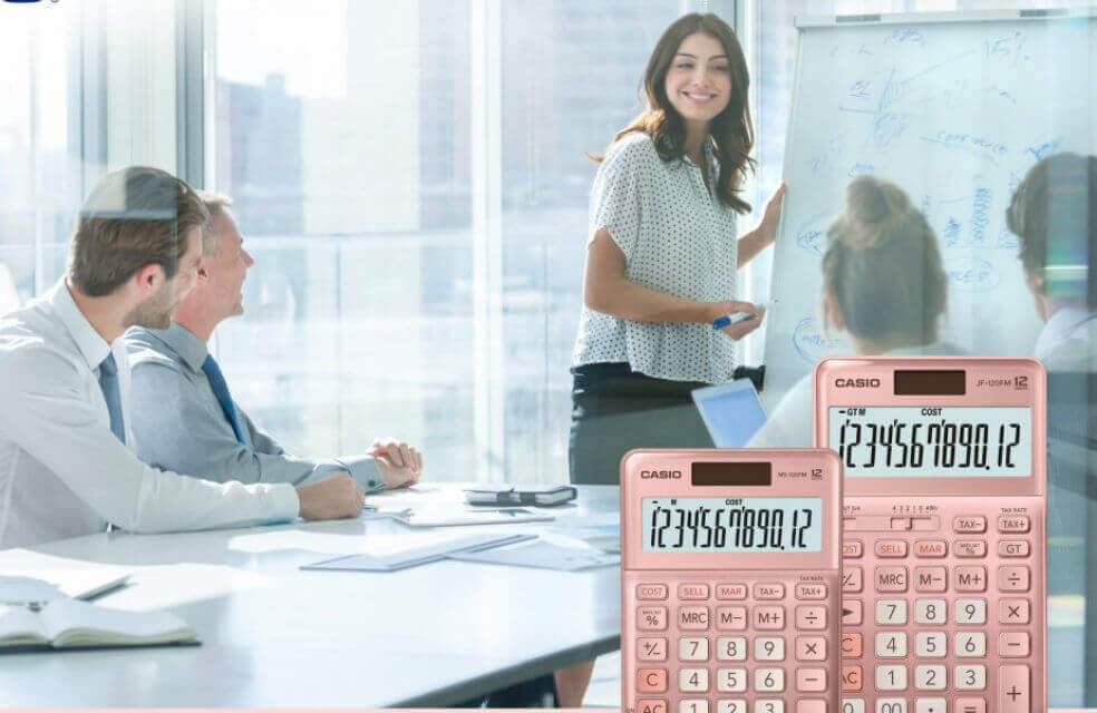 Las niñas de rosado, los niños de azul: Casio se disculpa con las mujeres por una polémica calculadora