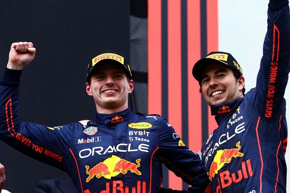 Max Verstappen y Sergio 'Checo' Pérez en el podio del Gran Premio de Italia // Red Bull