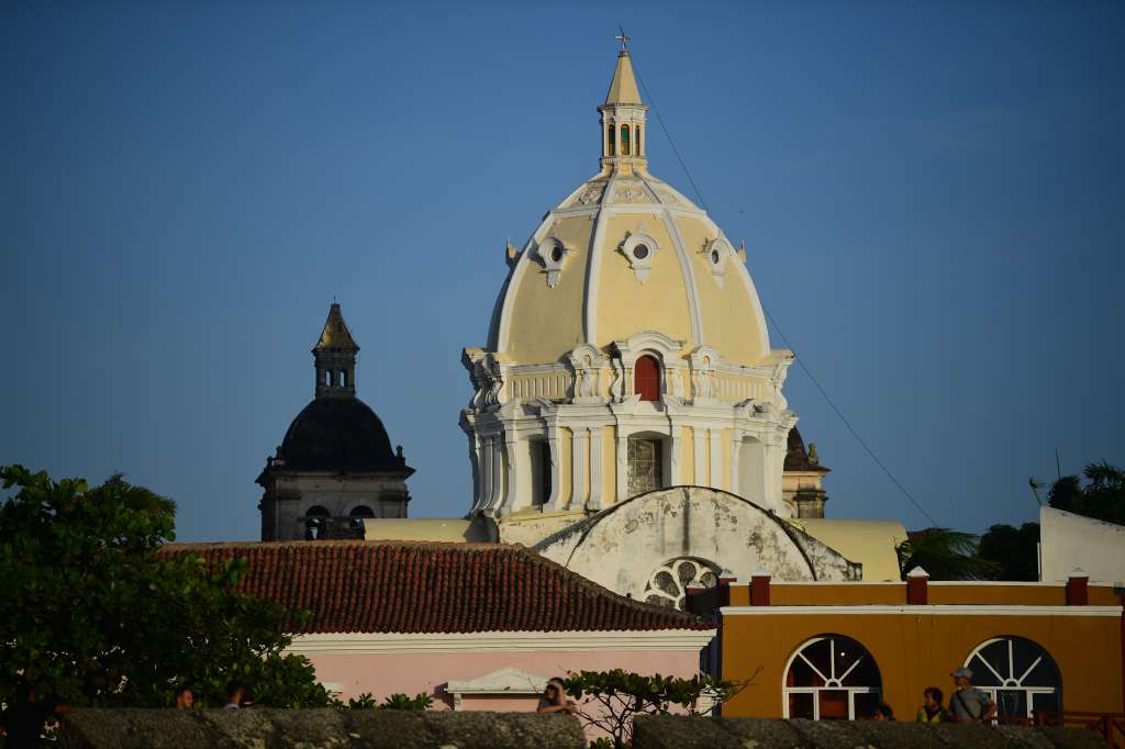 Aspectos de la ciudad portuaria en la costa caribeña de Colombia conocida también como la ciudad amurallada