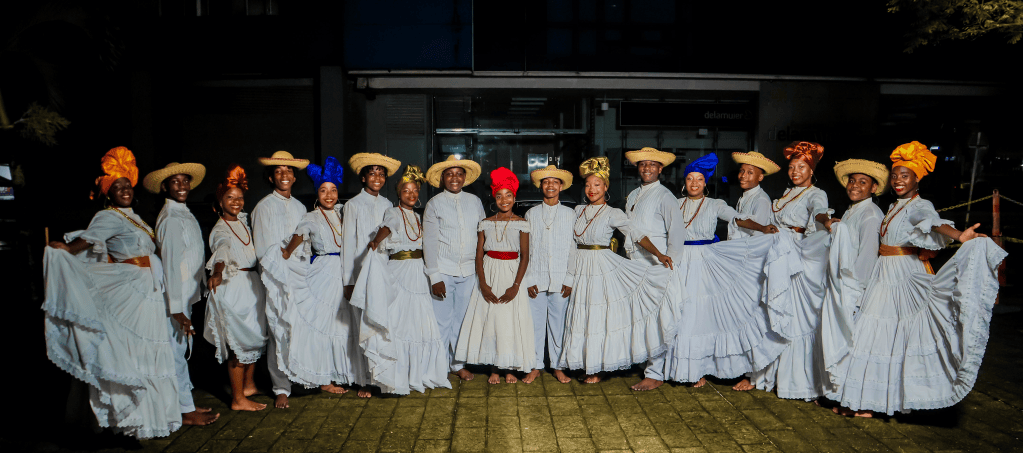 Con esta iniciativa esperan que los beneficiarios disfruten de la cultura y de formación artística en ámbitos como la música y la danza.