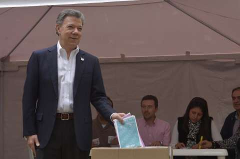 Santos invita a los colombianos a votar a conciencia por los candidatos más honestos