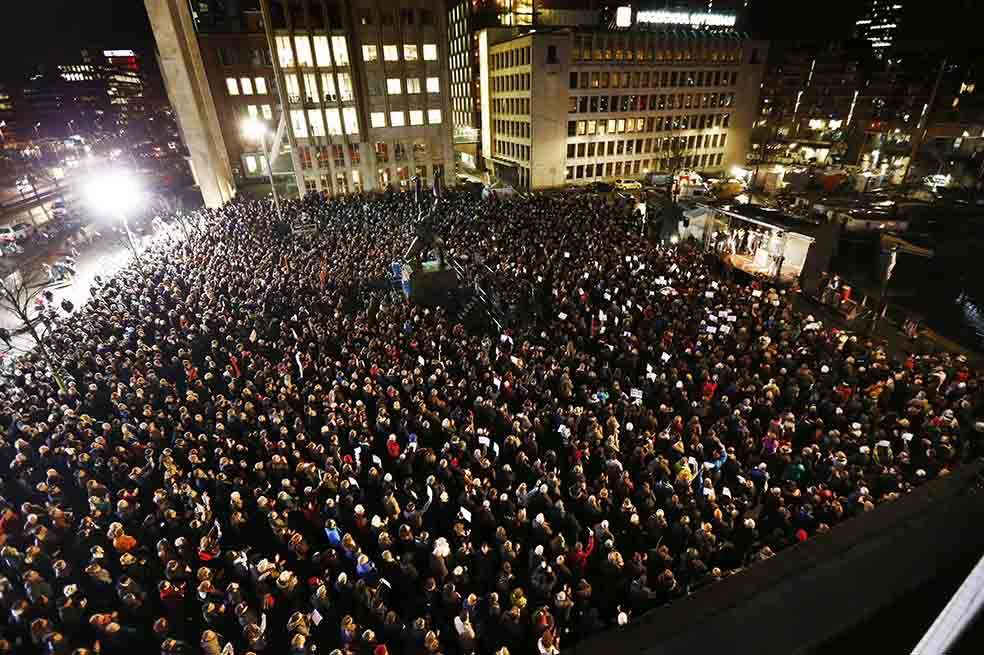 Miles de holandeses se manifestaron en Rotterdam como muestra de apoyo a ‘Charlie Hebdo’. / EFE