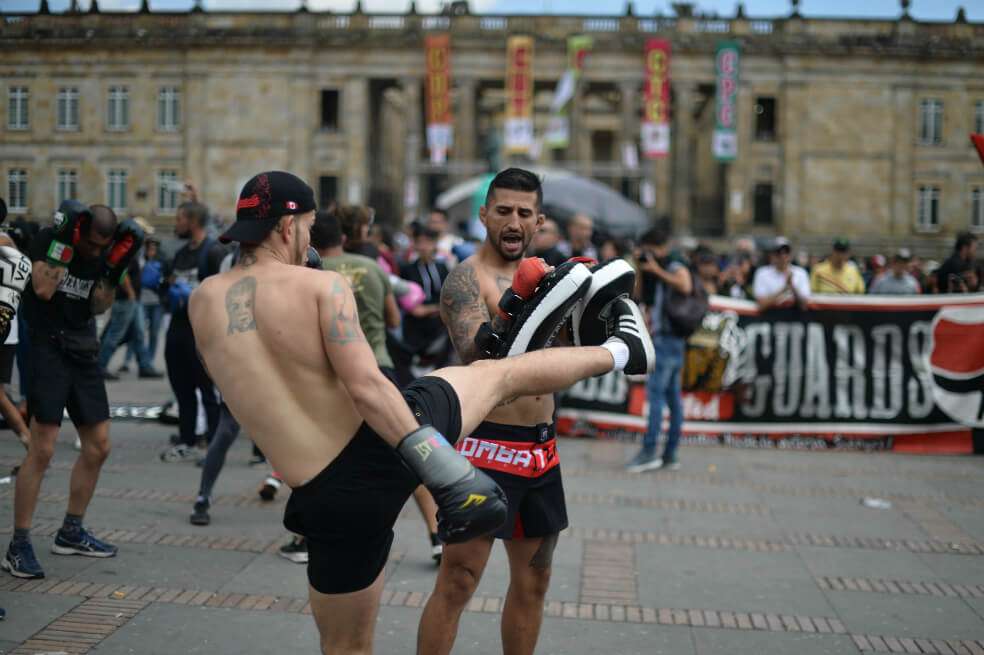 Los skinhead, fascistas y gremios comunistas combatieron en la Plaza de Bolívar / Diego Cuevas