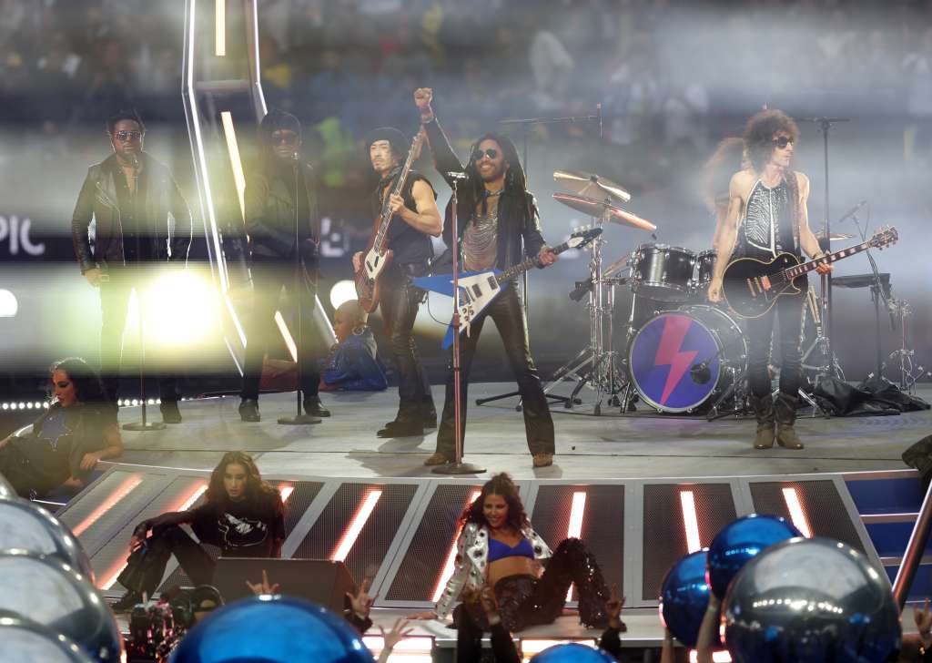 London (United Kingdom), 01/06/2024.- Lenny Kravitz performs during the kick-off shows prior the UEFA Champions League final match of Borussia Dortmund against Real Madrid, in London, Britain, 01 June 2024. (Liga de Campeones, Rusia, Reino Unido, Londres) EFE/EPA/ANDY RAIN