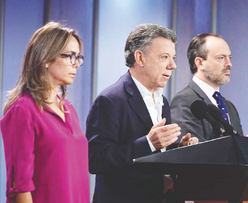 La ministra de Educación Gina Parody, junto con el presidente, Juan Manuel Santos, durante la intervención del mandatario. / Presidencia