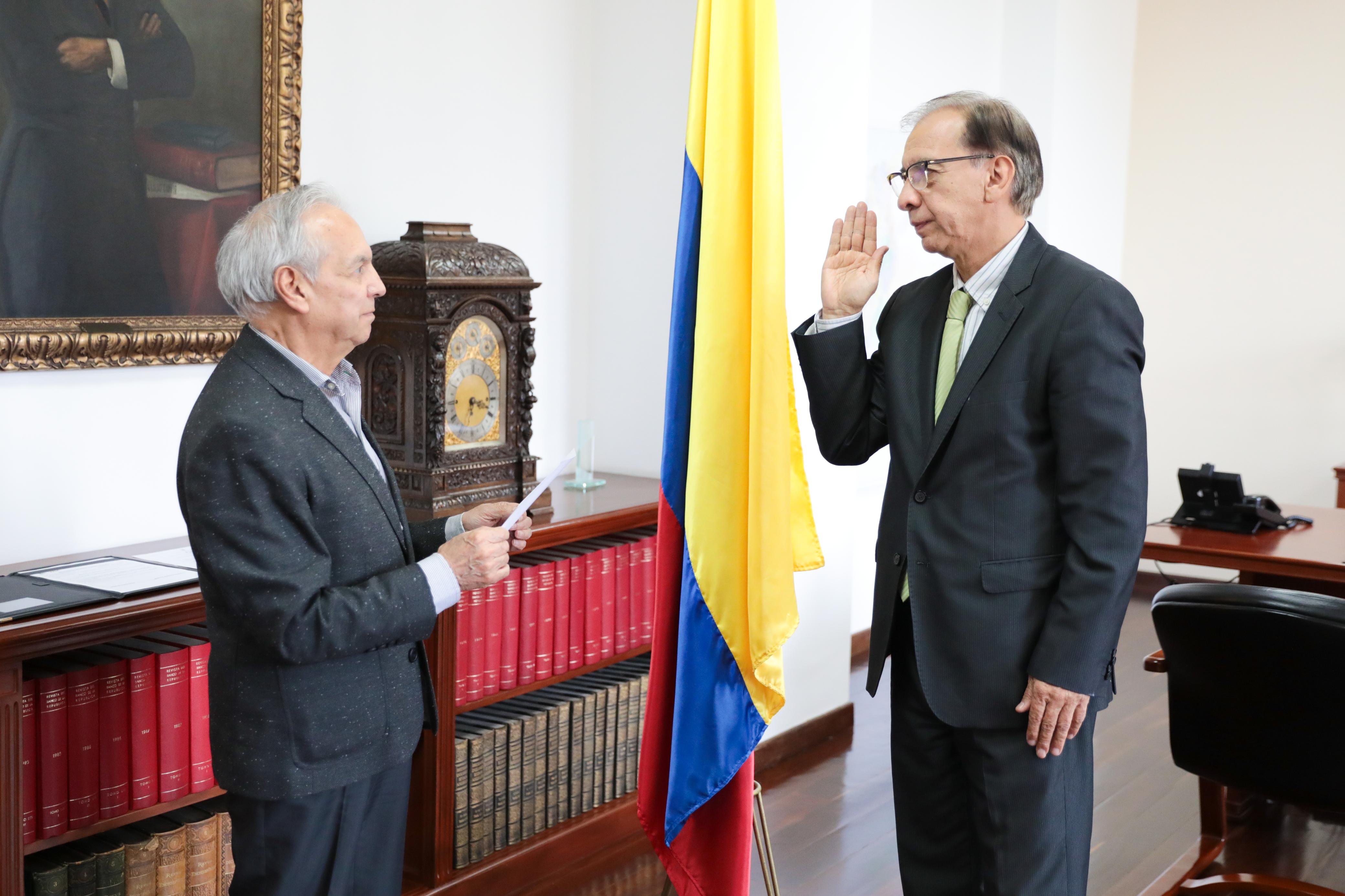Jairo Orlando Villabona tomó posesión como director de la DIAN, uno de sus objetivos es cumplir las metas de recaudo tributario.