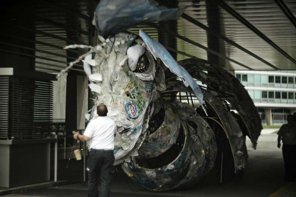 Este es el monstruo que llevó Greenpeace a las instalaciones de Nestlé. / Tomada de greenpeace.org