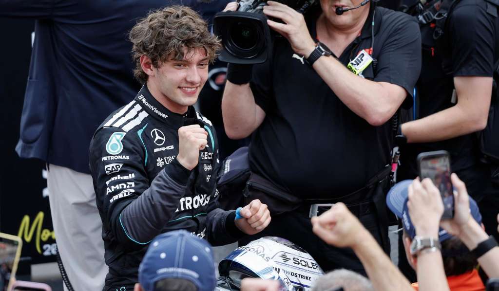 MONACO (Monaco), 07/06/2026.- Mercedes driver Andrea Kimi Antonelli of Italy celebrates after winning the Formula One Grand Prix of Monaco at the Circuit de Monaco racetrack in Monaco, 07 June 2026. (Fórmula Uno, Italia) EFE/EPA/SEBASTIEN NOGIER