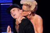 Justin Bieber, ‘acosado’ por una conejita Playboy