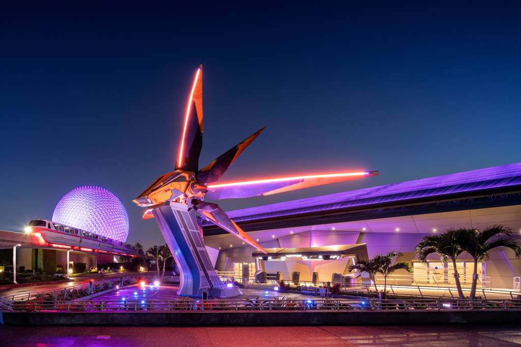 Salvar la galaxia esta vez requiere más que un baile y adrenalina, por lo tanto, a partir del 27 de mayo de 2022, los visitantes de Epcot, en Walt Disney World Resort, deberán estar preparados para subir el volumen del mixtape al máximo y desencadenar una increíble persecución intergaláctica a través del tiempo y el espacio en Guardians of the Galaxy: Cosmic Rewind.