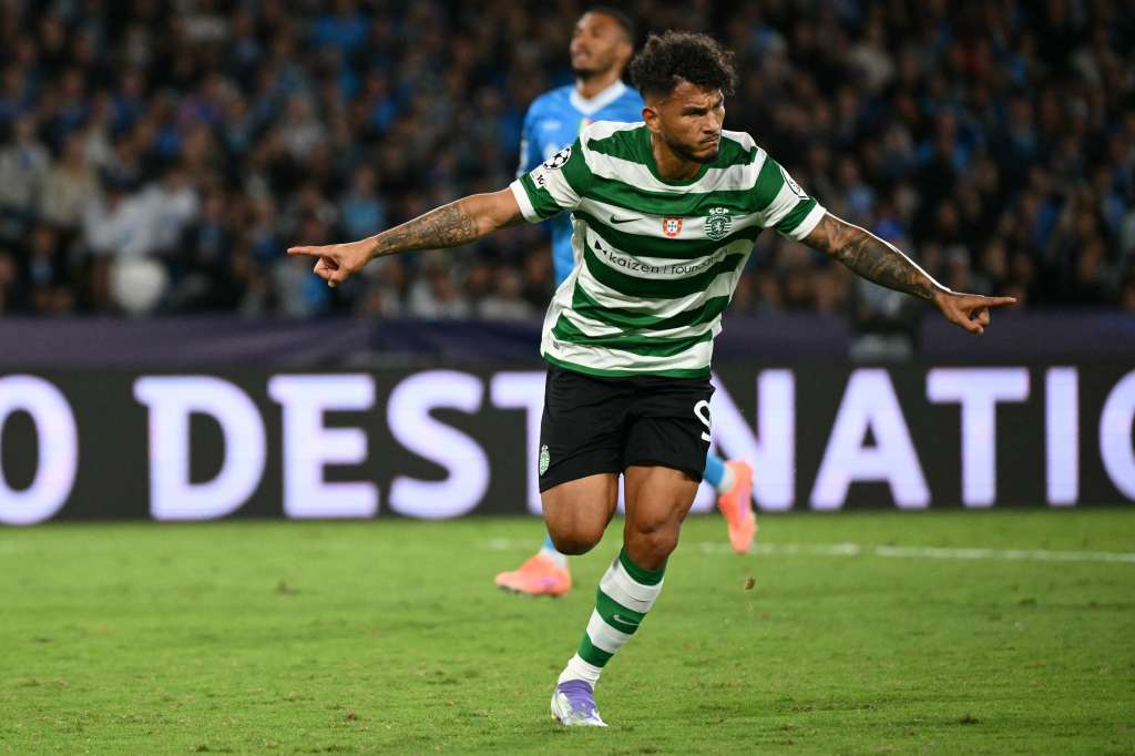 Luis Suárez celebra su gol con Sporting de Lisboa.