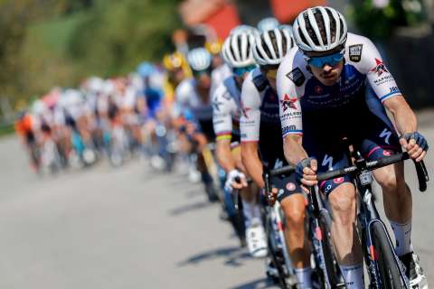 Por covid-19, se retiró el quinto de la general en la Vuelta a España