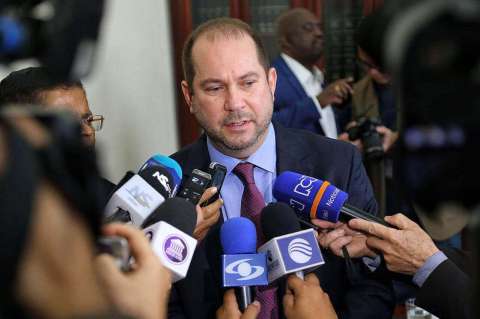 Presidente del Congreso descarta sesiones semipresenciales