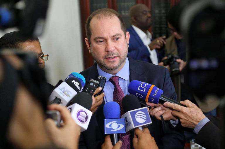 Presidente del Congreso descarta sesiones semipresenciales