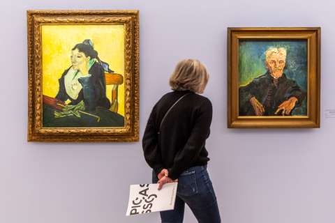 Nuevo estudio revela los beneficios para la salud de ver arte en galerías