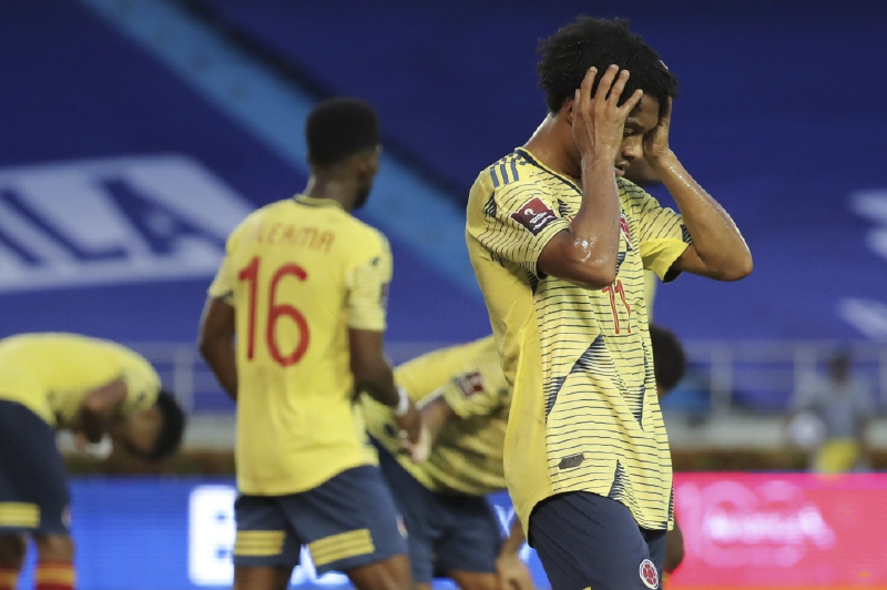 Juan Guillermo Cuadrado al final del encuentro en el estadio Metropolitano de Barranquilla. (AP Photo/Fernando Vergara)