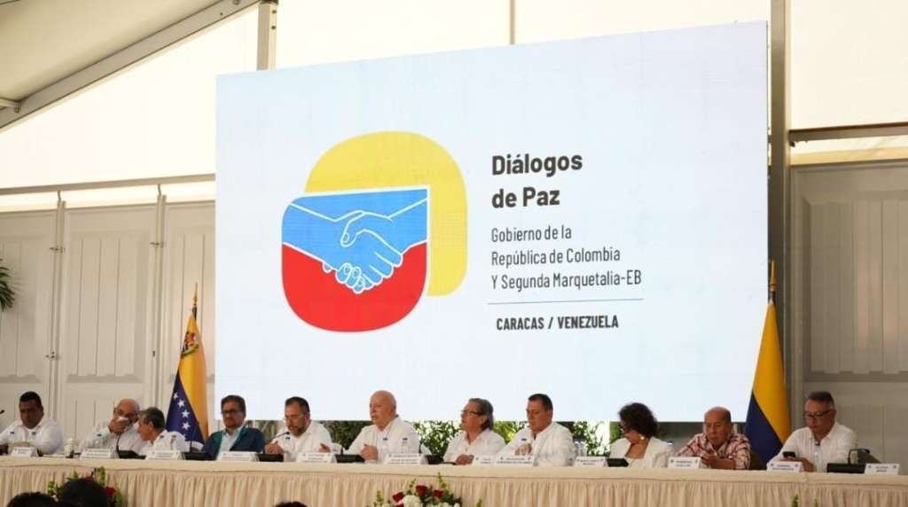 Delegaciones del Gobierno y la Segunda Marquetalia instalaron oficialmente la mesa de negociación en Caracas, Venezuela.