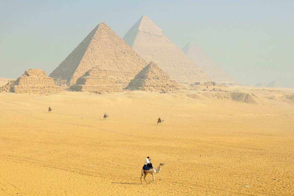 "La cultura egipcia es un regalo para la humanidad, y el propósito de esta exposición es mostrar estos tesoros en un diálogo con lo contemporáneo a escala internacional, al resto del mundo. El Antiguo Egipto ha influido en artistas de todo el mundo, por lo que llevamos el mundo a Egipto y Egipto al mundo a través del arte", asegura Abdel Ghaffar en la página de la plataforma.