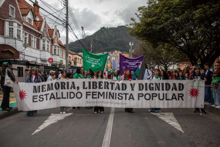 Las mujeres y personas gestantes marchan por un futuro donde se garantice el acceso a servicios de salud sexual y reproductiva de forma segura y gratuita.