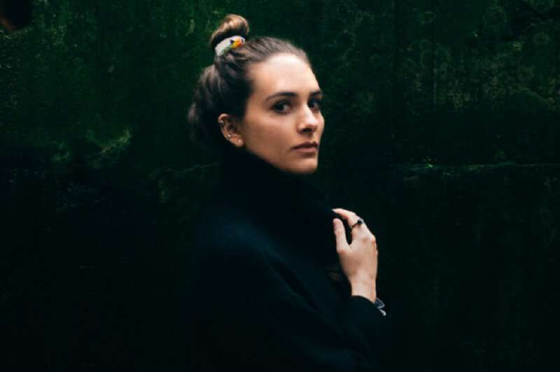 Paula Van Hissenhoven mezcla ritmos del pop alternativo norteamericano con el poder del indie latinoamericano en "Quién soy (lado B)". / Archivo particular
