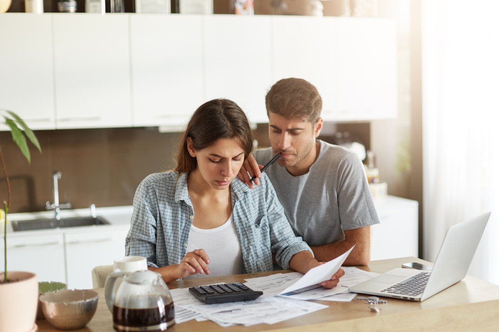 El primer paso para un plan financiero conjunto es elaborar un listado de los activos y pasivos en pareja.