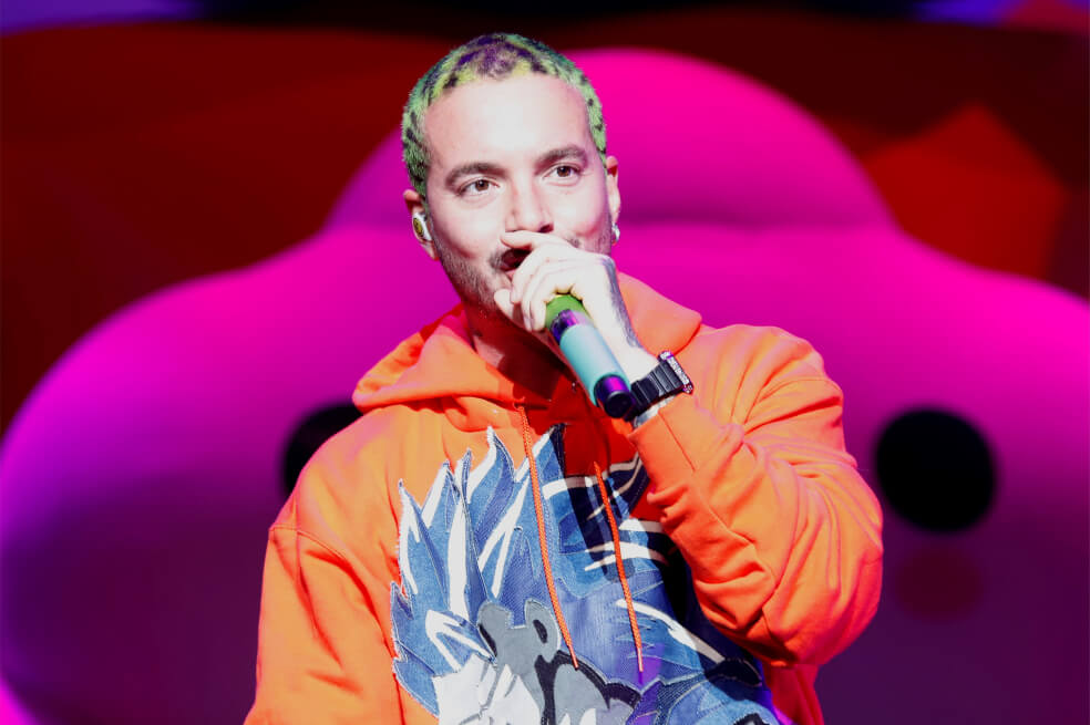 J Balvin dice: "siempre estoy buscando maneras innovadoras de conectar con los fans que han apoyado increíblemente mi carrera y música, así como ganar exposición con futuros fans''.