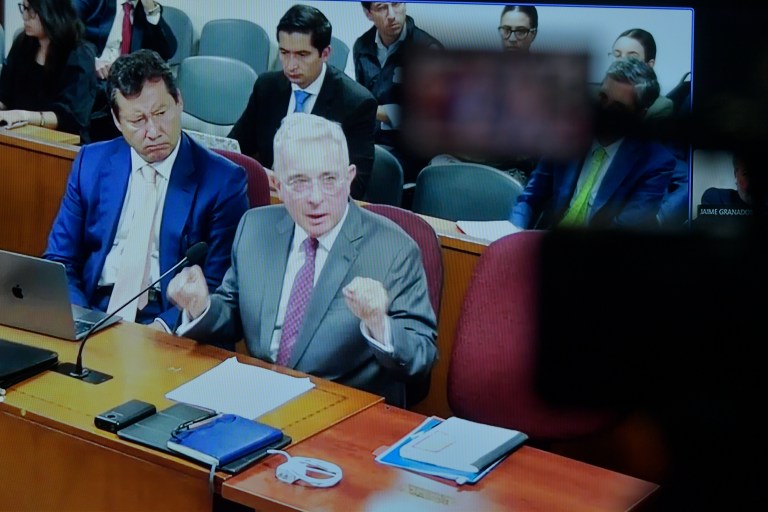 El fallo no cierra el debate: ¿fueron legales las escuchas a Uribe?