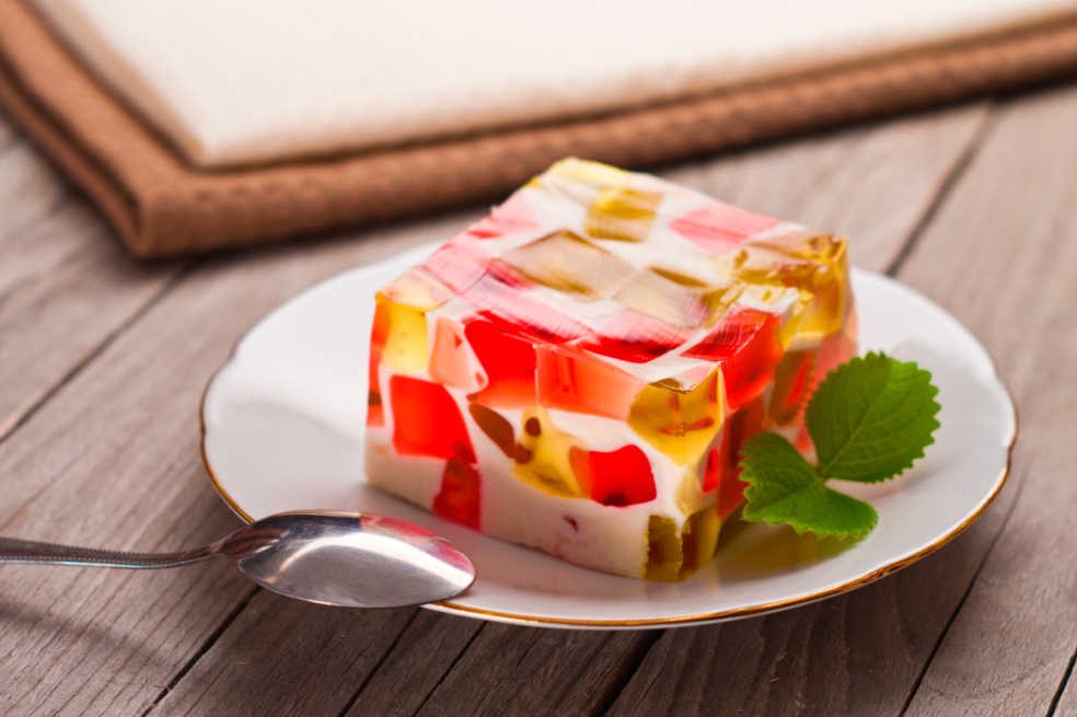 Sigue esta receta y disfruta de un delicioso postre de gelatina.