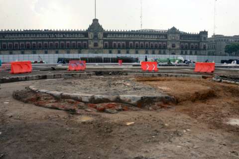 Arqueólogos descubren el Zócalo original de Ciudad de México
